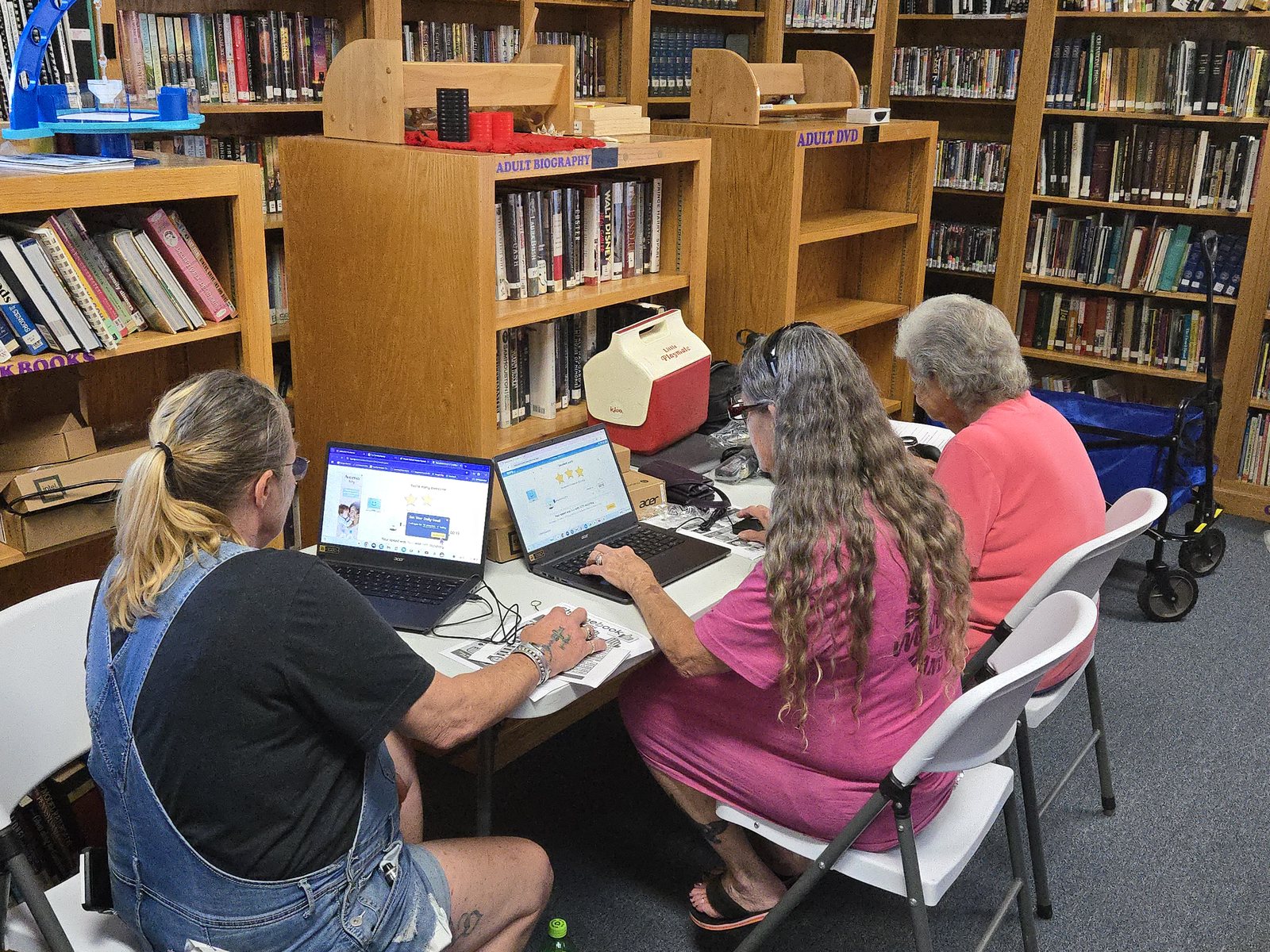 One-on-one technology coaching in a community library